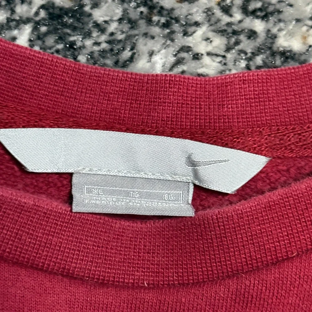 Nike Burgundy Crewneck Sweatshirt Men's‎ Size XL Embroidered Swoosh Casual - Picture 2 of 5